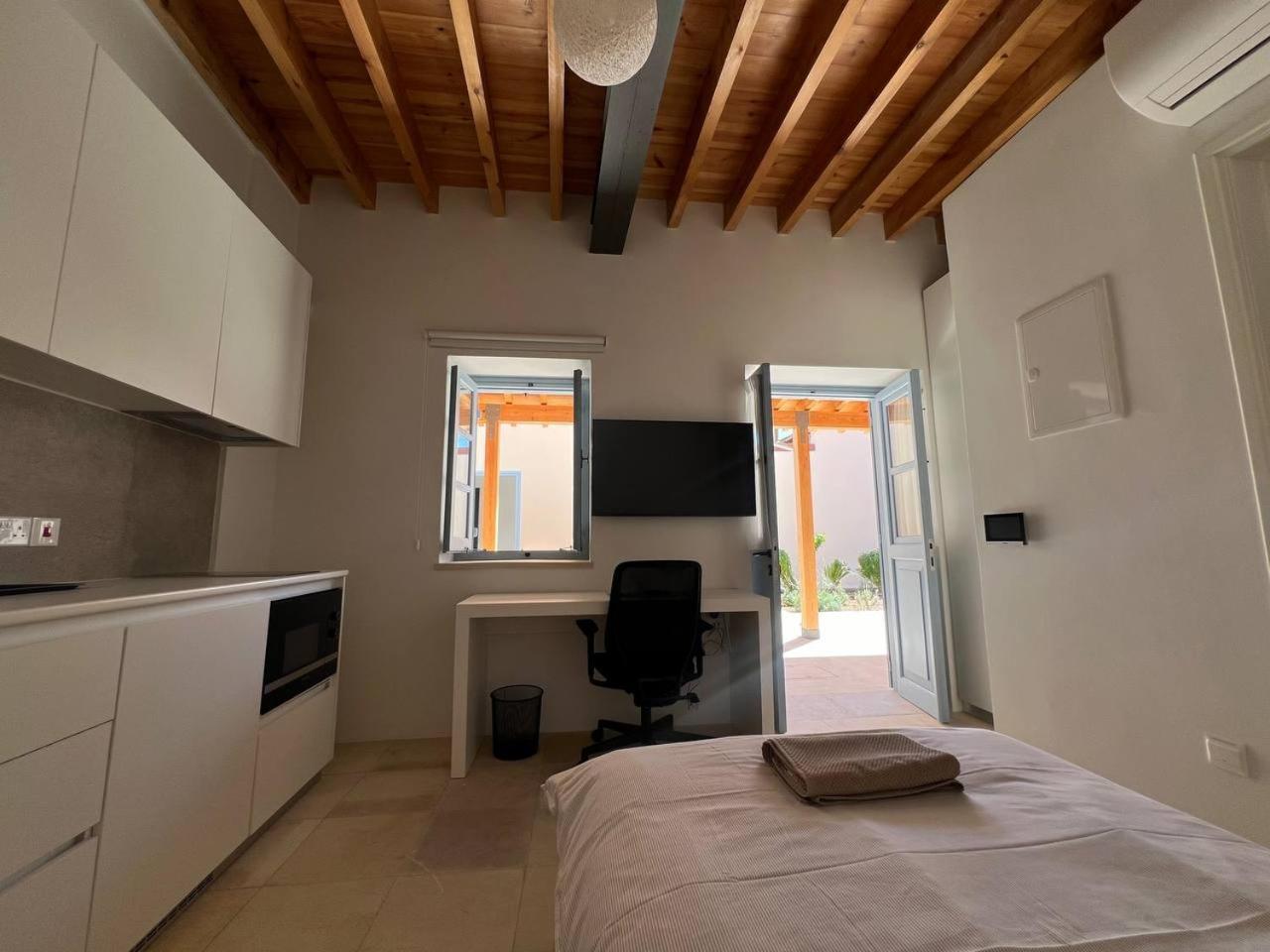 Heritage Hotel Limassol Bagian luar foto